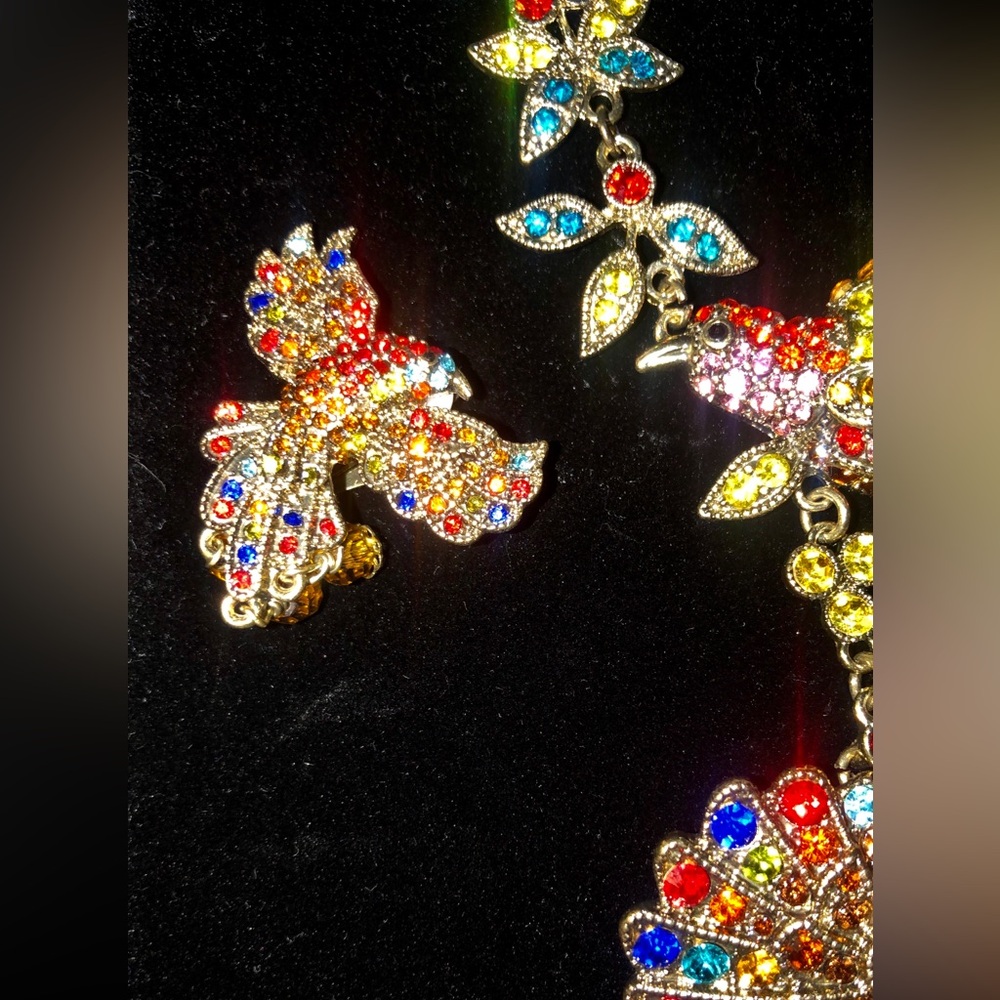Heidi Daus “ Mary Poppins Come fly with Me” Bird Necklace and Earring Set - Picture 7 of 10